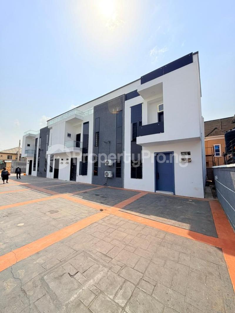 3 bedroom House for sale Ajao Estate(airport Road) Isolo Lagos