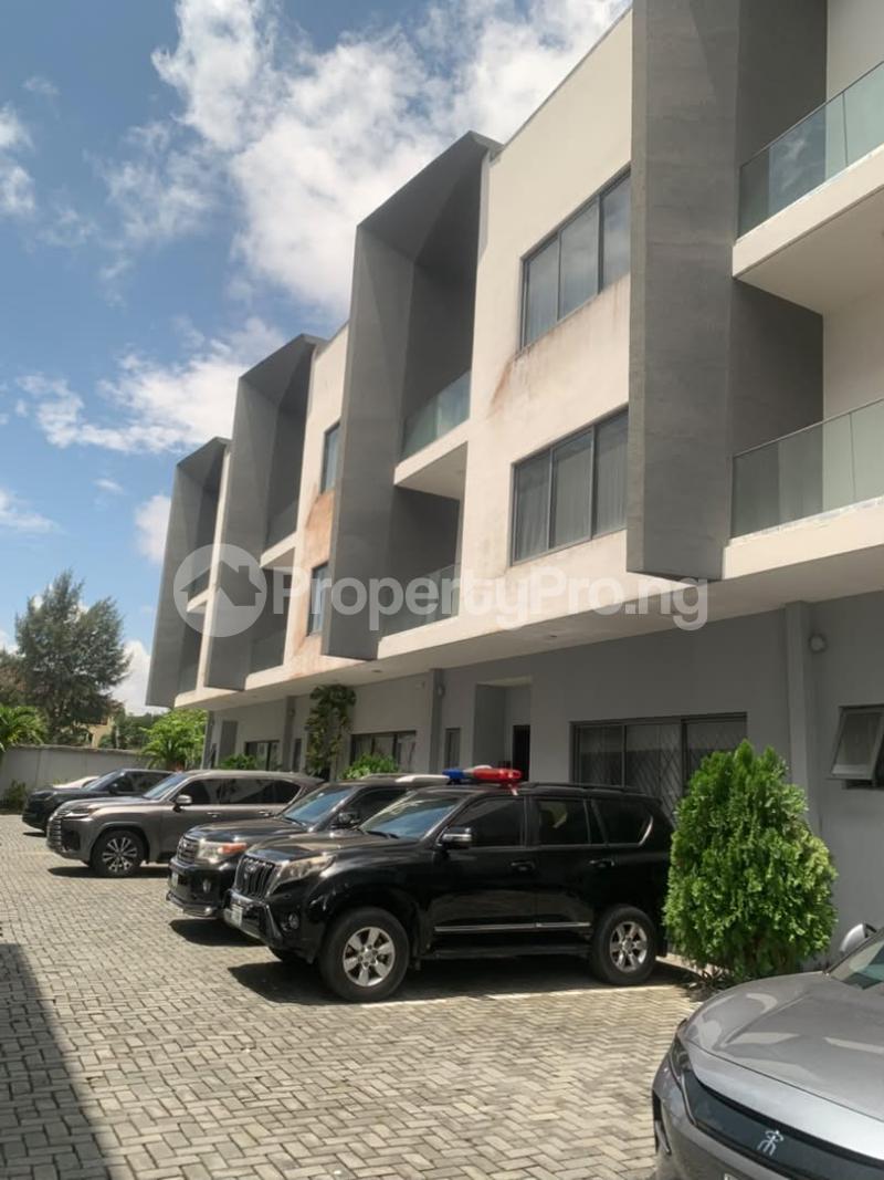 3 bedroom House for rent Admiralty Road Lekki Lagos