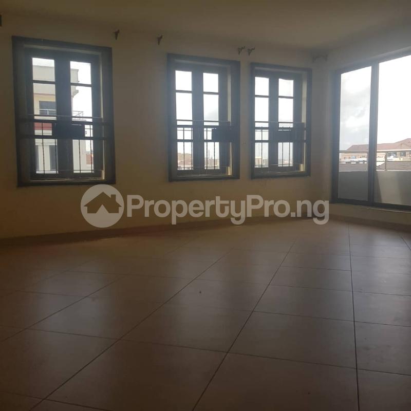 3 bedroom Flat / Apartment for rent  ONIRU Victoria Island Lagos