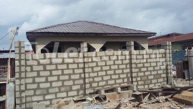 1 bedroom Flat / Apartment for rent Ebunolorun Street, Off Olaniyi Street Bariga Shomolu Lagos