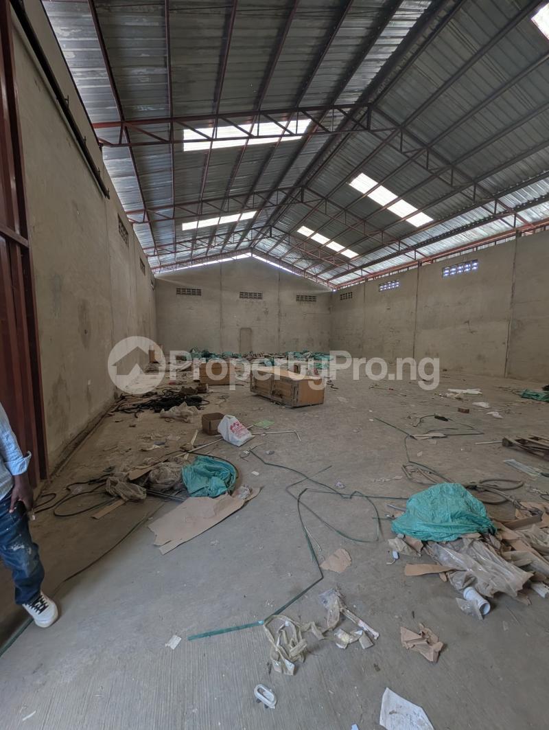 Commercial Property for rent Aleshinloye Market Ibadan Oyo