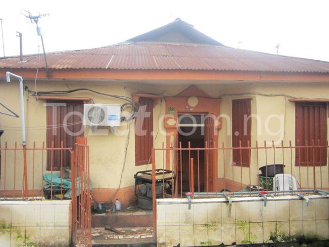 1 bedroom Flat / Apartment for rent Adeshina Street Yaba Yaba Lagos - 0