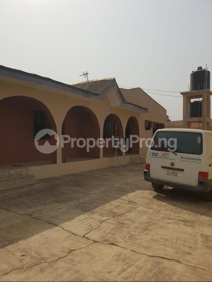 3 bedroom Flat / Apartment for rent Shalom House Off Benbow Elere Rd. Turn Opposite Biggab Supermaket Apata Ibadan Oyo