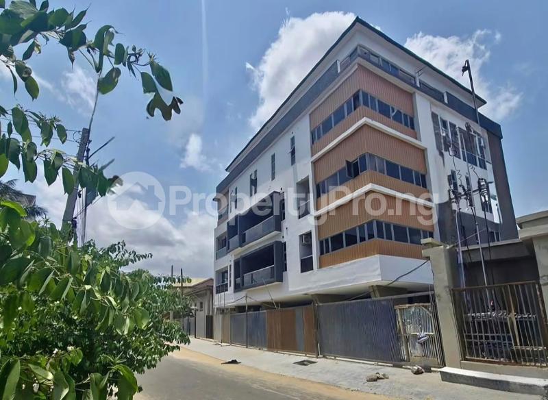 3 bedroom Flat / Apartment for sale Shonibare Estate Maryland Lagos