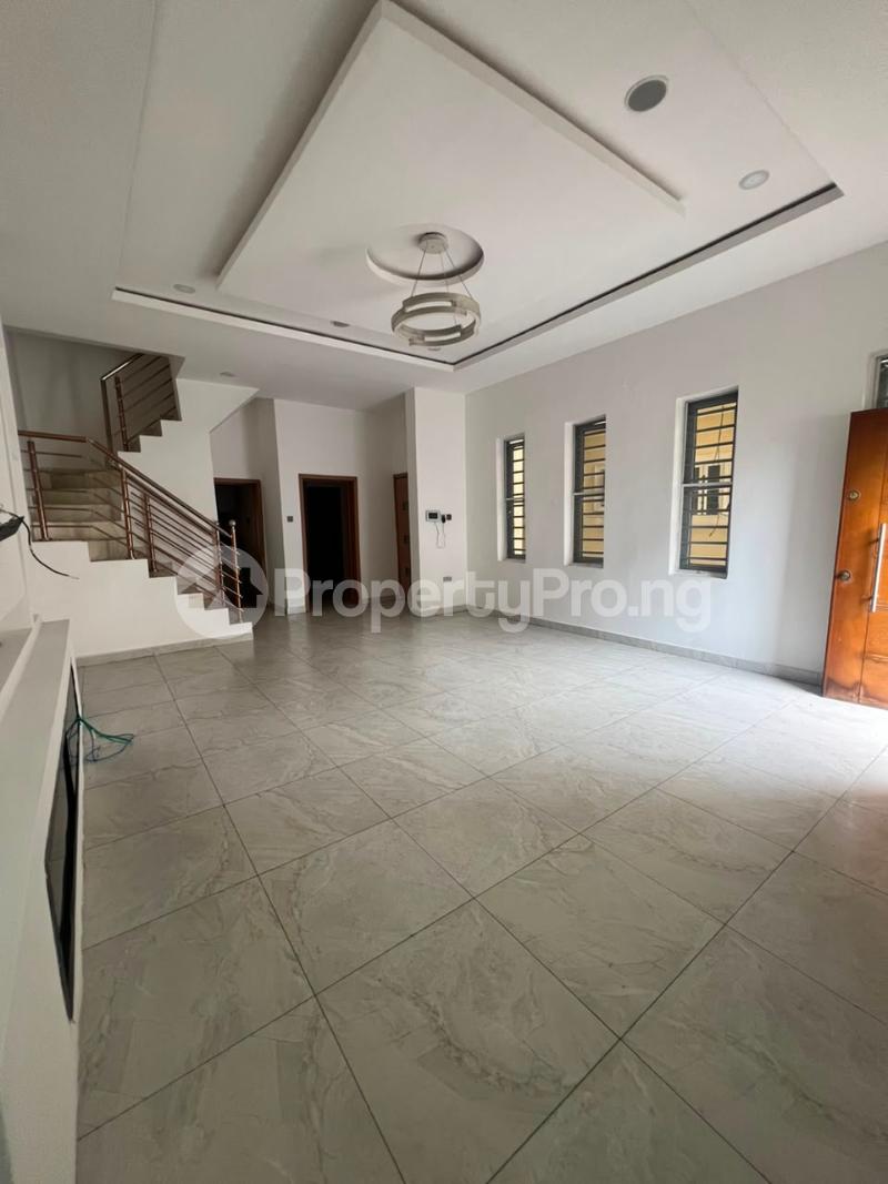 3 bedroom House for rent Admiralty Road Lekki Lagos