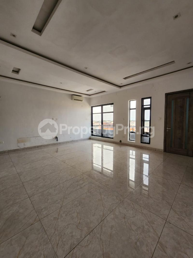 3 bedroom House for rent Admiralty Road Lekki Lagos