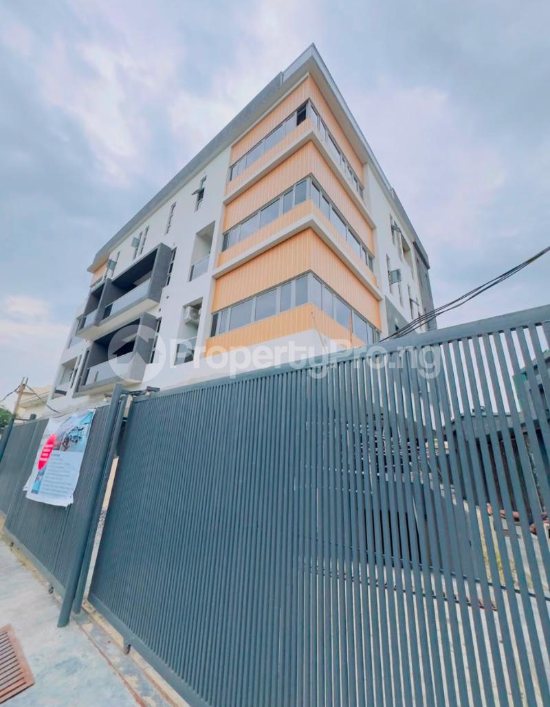 3 bedroom Flat / Apartment for sale Shonibare Estate Maryland Lagos