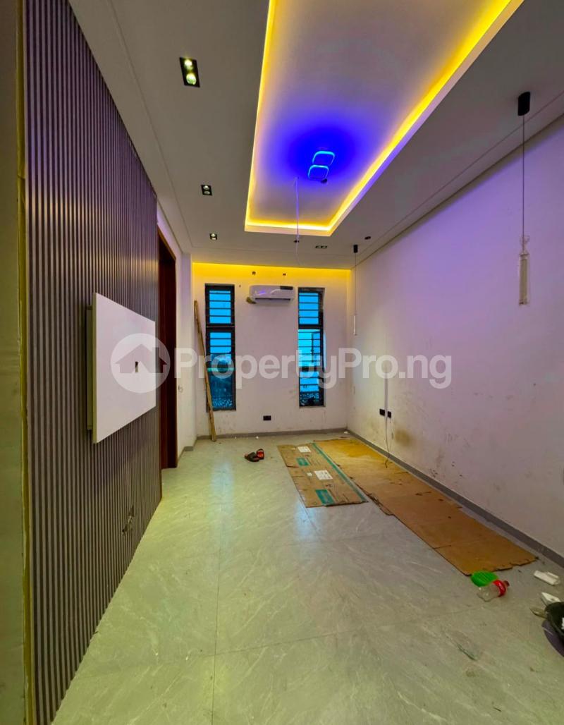 3 bedroom Flat / Apartment for sale Shonibare Estate Maryland Lagos