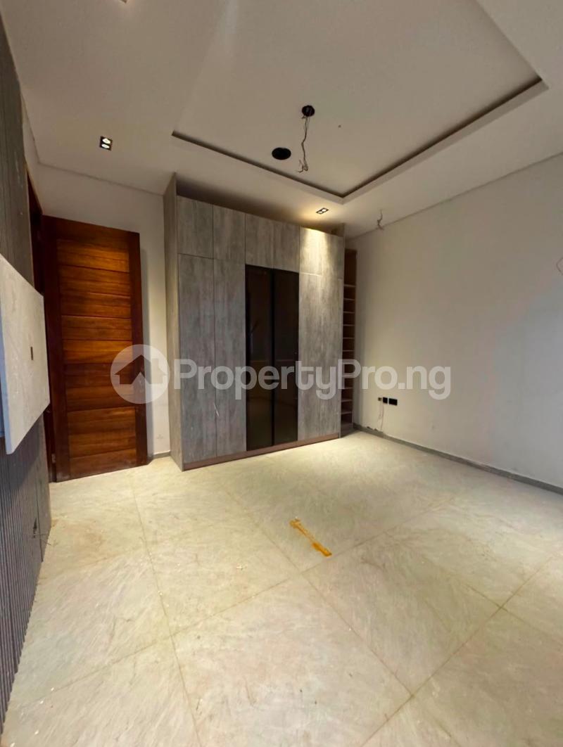 3 bedroom Flat / Apartment for sale Shonibare Estate Maryland Lagos
