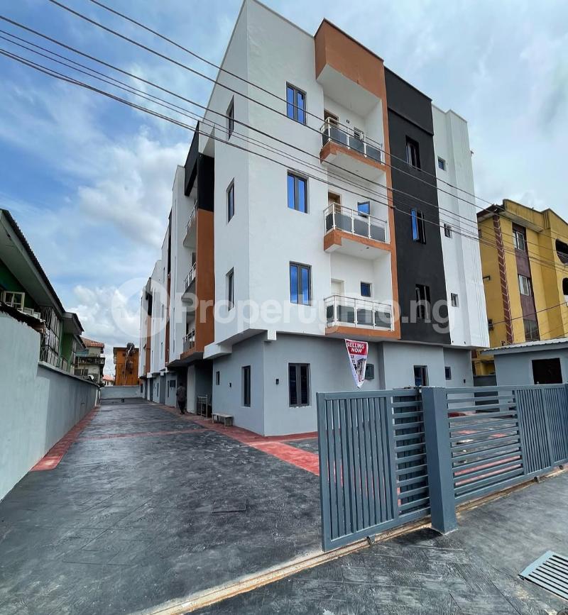 3 bedroom Flat / Apartment for sale Surulere Lagos