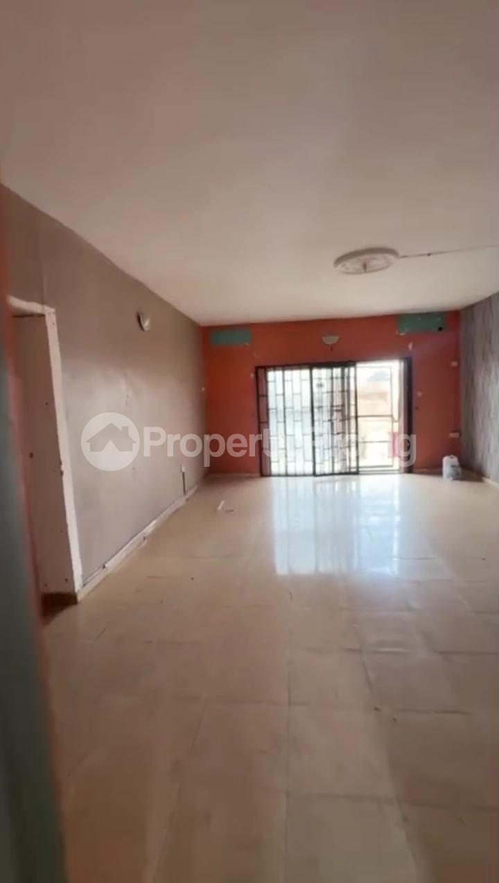 3 bedroom Flat / Apartment for rent Onipan By Fadeyi, Onipan, Shomolu Lagos