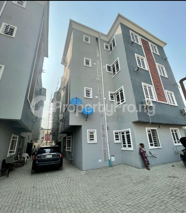 3 bedroom Flat / Apartment for sale Bode Thomas Surulere Lagos