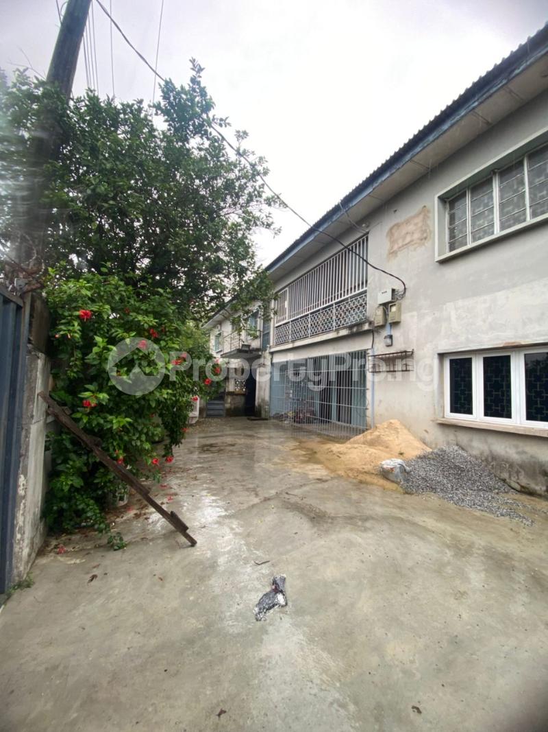 3 bedroom Commercial Property for rent Off Bode Thomas Road Bode Thomas Surulere Lagos