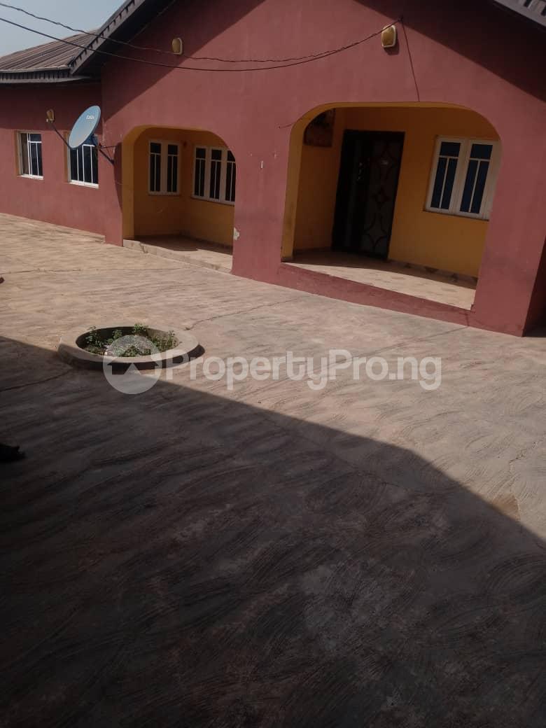 3 bedroom Flat / Apartment for rent Abore Along Oleyo Road Ashipa, Akala Express Ibadan Oyo