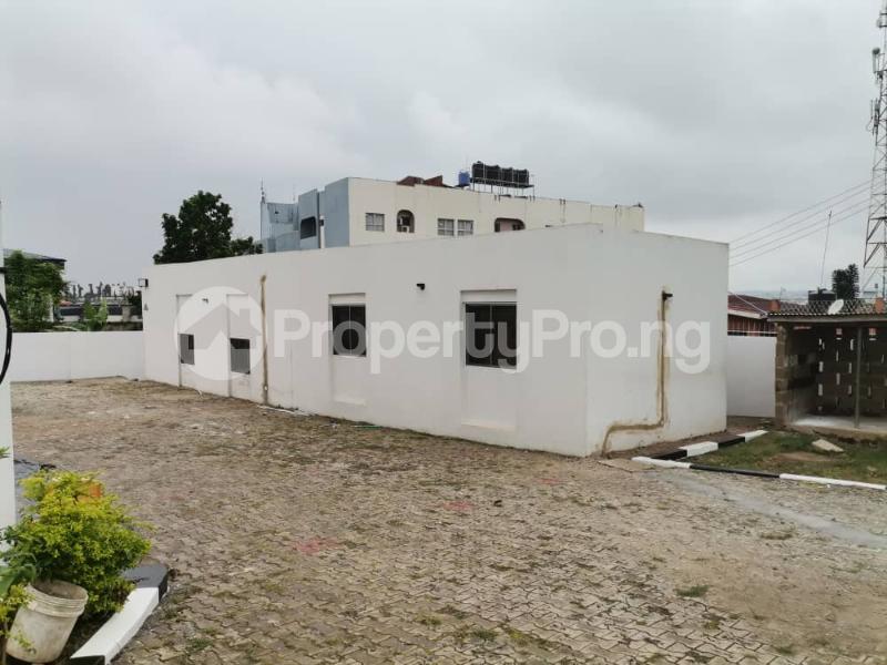 3 bedroom Flat / Apartment for rent Fagbemi Street Iyanganku Ibadan Oyo