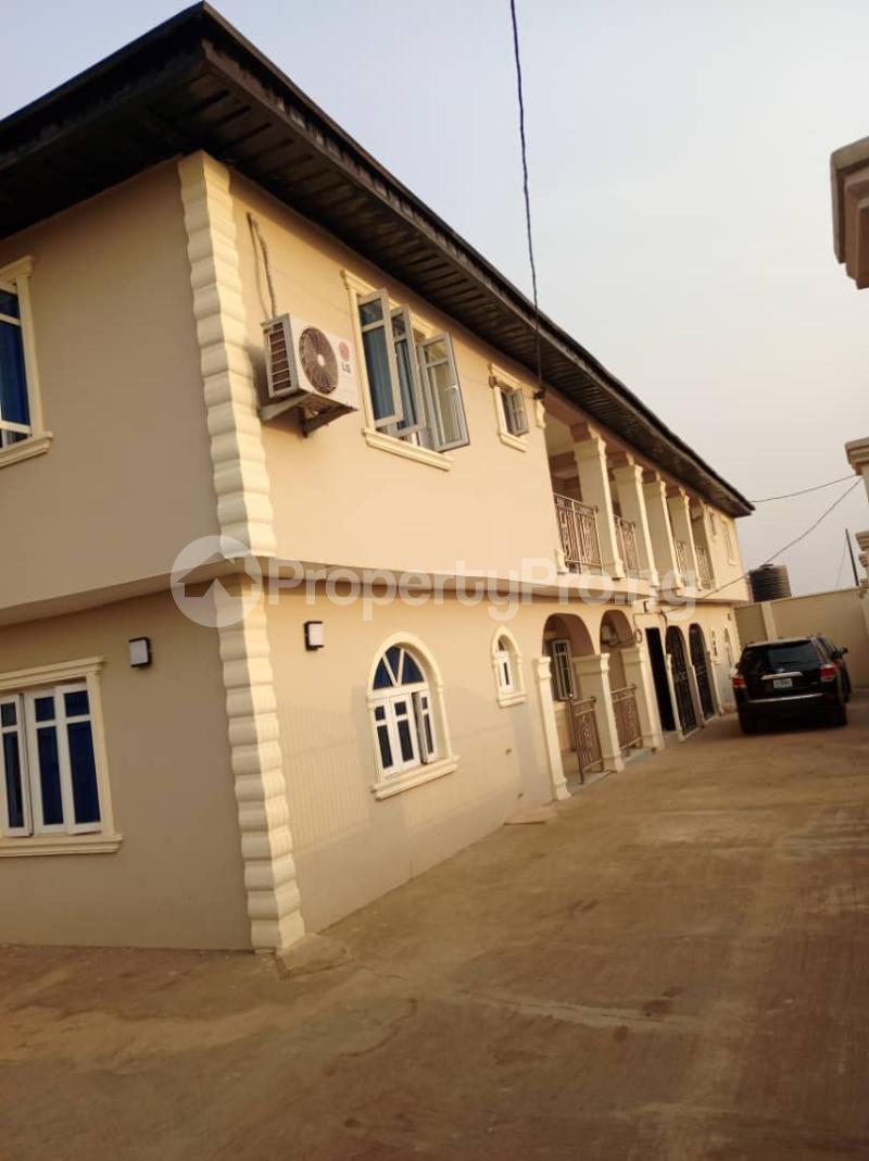 3 bedroom Flat / Apartment for rent Odo Ona Kekere, New Garage Ibadan Oyo - 3
