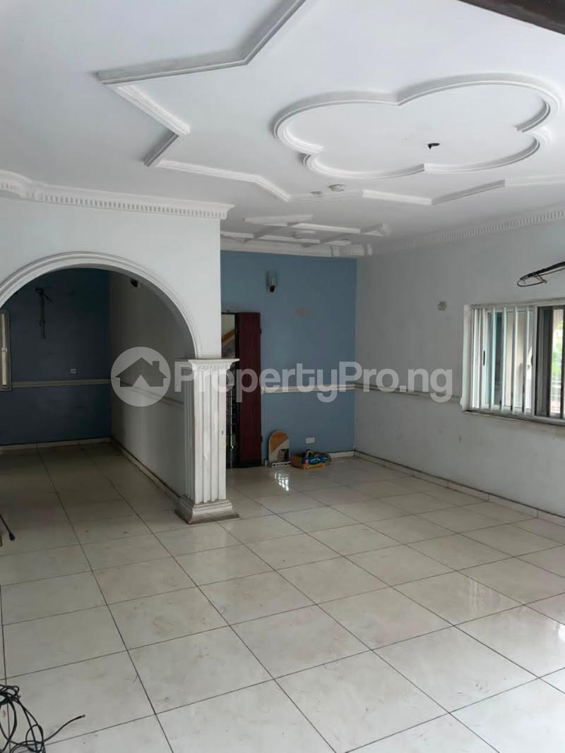3 bedroom Flat / Apartment for sale Oke Olu Street Iponri Suruler Western Avenue Surulere Lagos