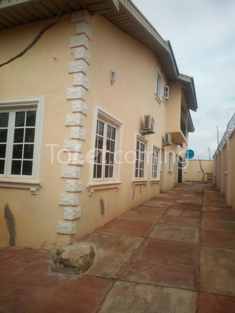 3 bedroom Flat / Apartment for rent Oladele Idishin Ibadan Oyo