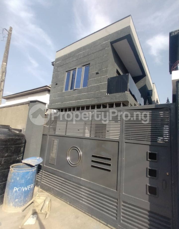 3 bedroom House for sale Sosanya Soluyi Gbagada Lagos