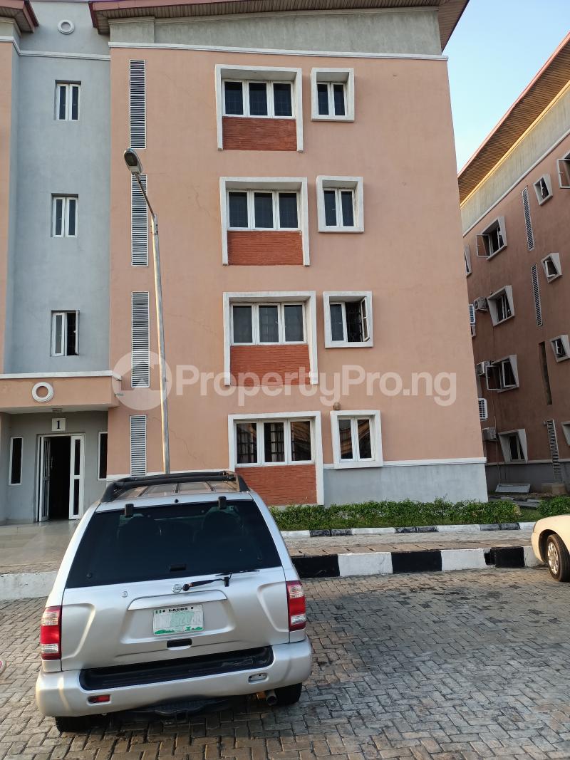 3 bedroom Flat / Apartment for sale Off Bodethomas Inside Iponri Estate Central Surulere Iponri Surulere Lagos