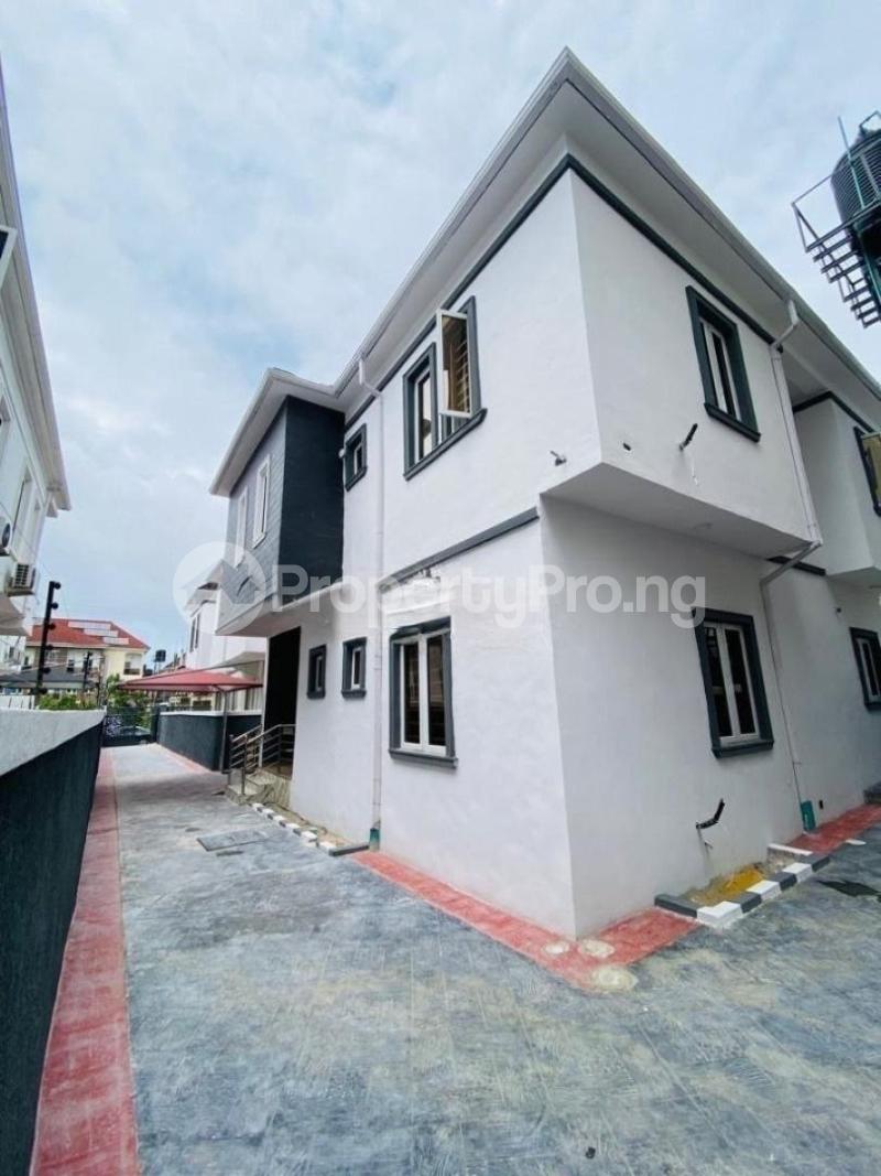 4 bedroom House for sale Oral Estate, By Enyo Filling Station, Close To Lekki 2nd Tollgate, Lekki Lagos