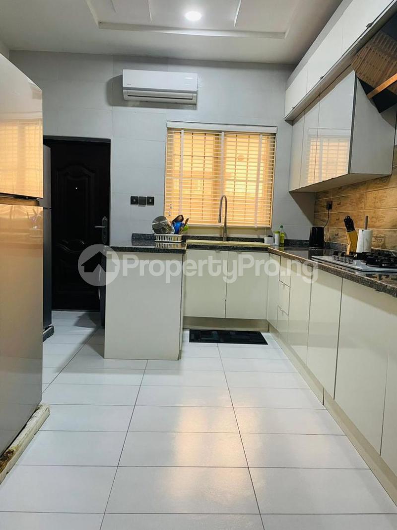 4 bedroom House for shortlet Along Lekki Expressway Lekki Lagos
