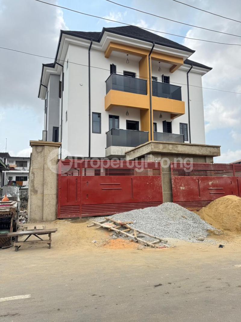 4 bedroom House for sale Surulere Lagos