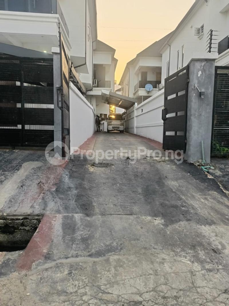 4 bedroom House for sale Off Ganiu Eletu Way, Osapa london Lekki Lagos