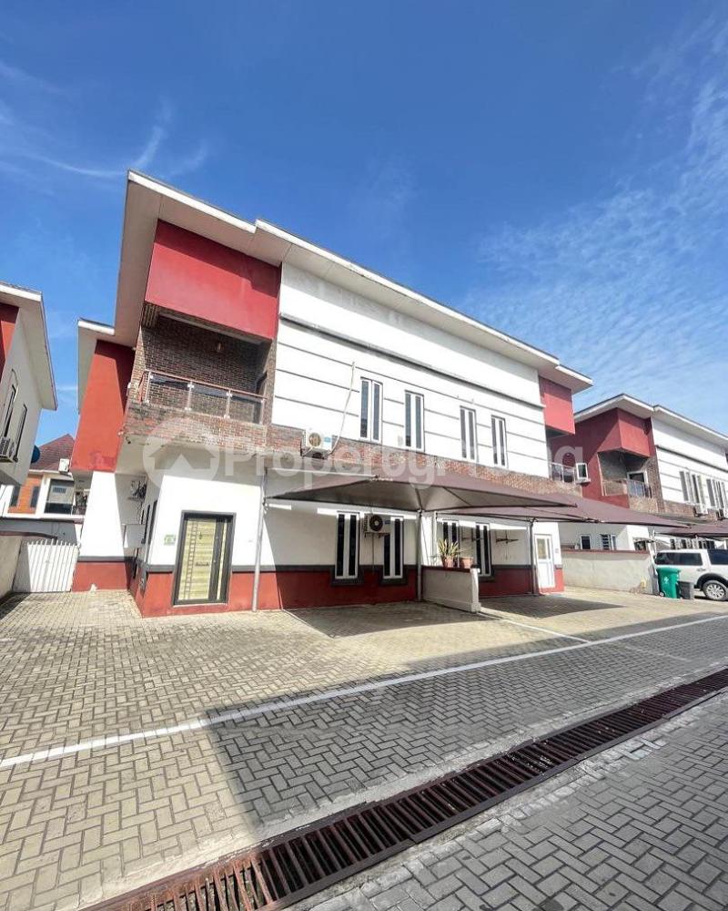 House for sale Van Daniel Estate,orchid Road, Lekki Lagos