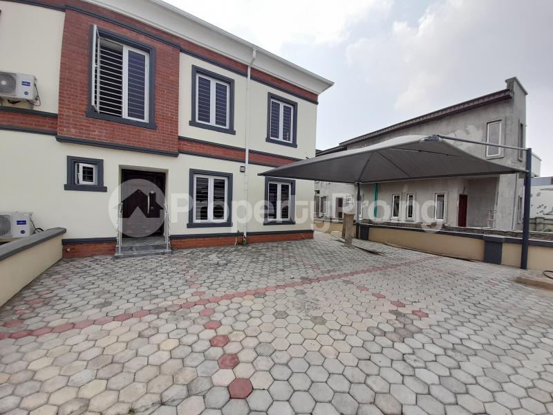 4 bedroom House for sale Orchid Road Lekki Lagos