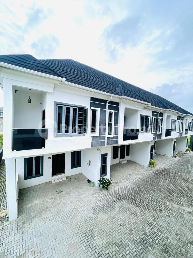 4 bedroom House for sale 2nd Toll Gate Lekki Lagos