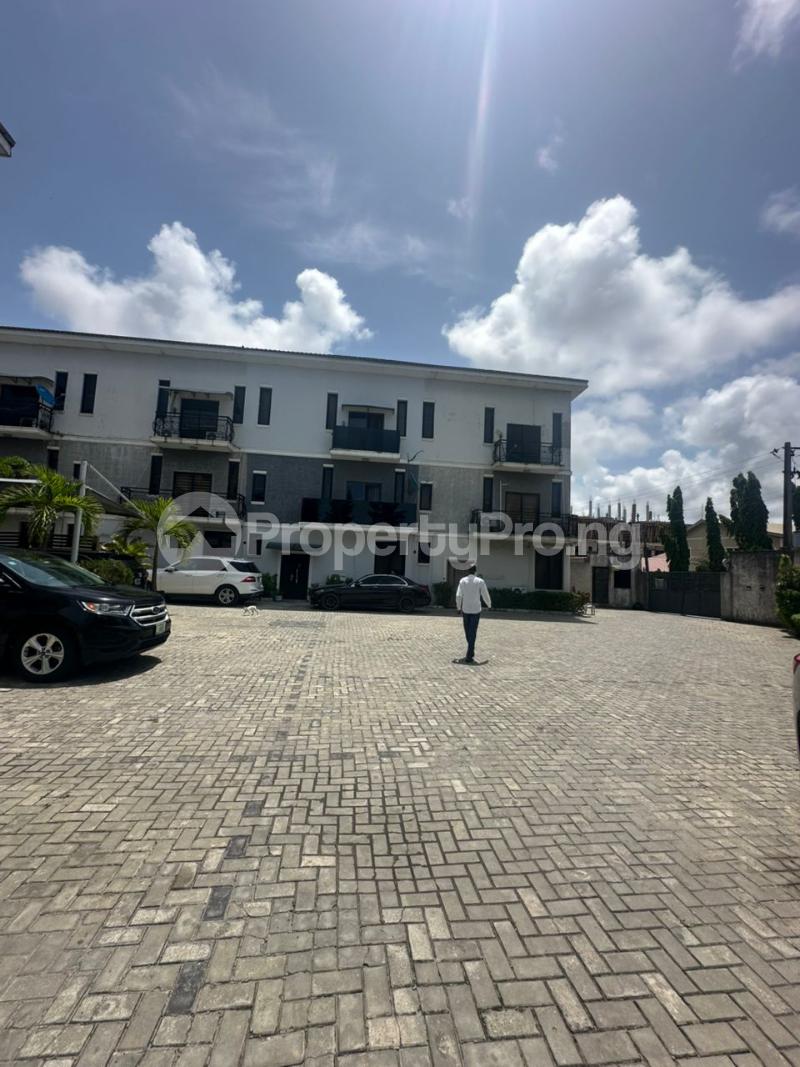 4 bedroom House for sale Adewale Kolawole Crescent, Lekki Lagos