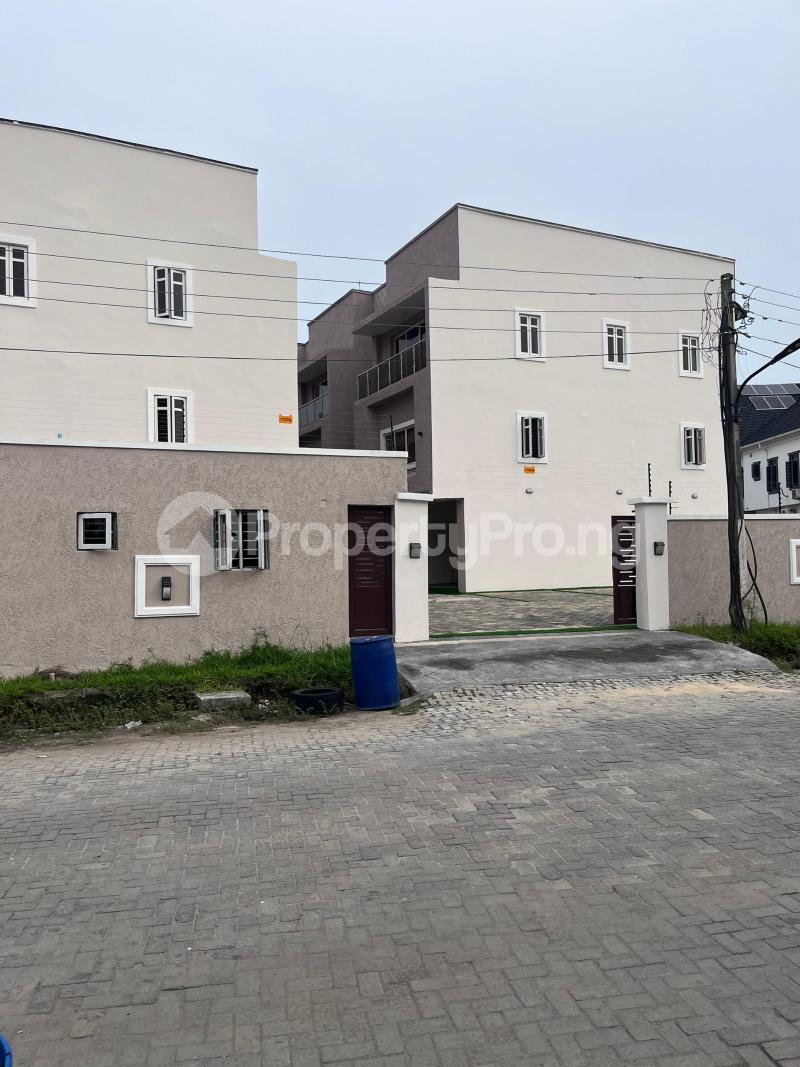 4 bedroom House for sale Oral Estate, After Chevron Toll Gate, Lekki, Lagos. Lekki Lagos