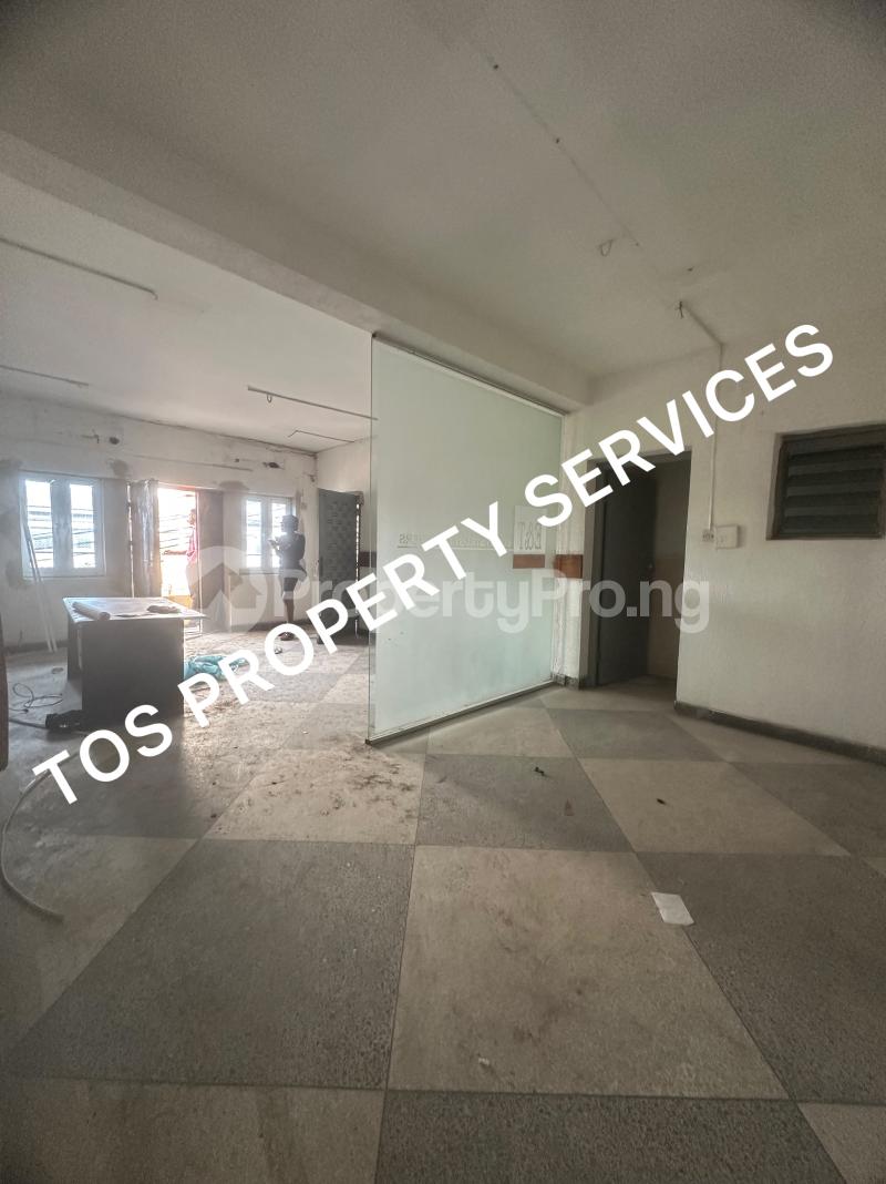 4 bedroom Commercial Property for rent Sabo Alagomeji, Yaba, Lagos. Alagomeji Yaba Lagos