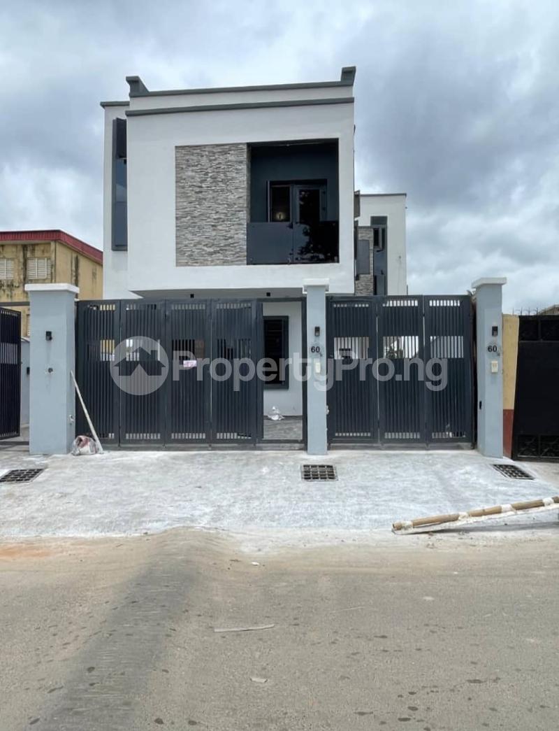 4 bedroom House for sale Surulere Lagos