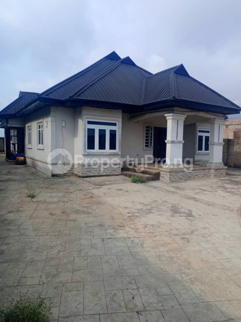 House for sale Off Sapele Road By Peanut Road At Obenewebo, Central Edo