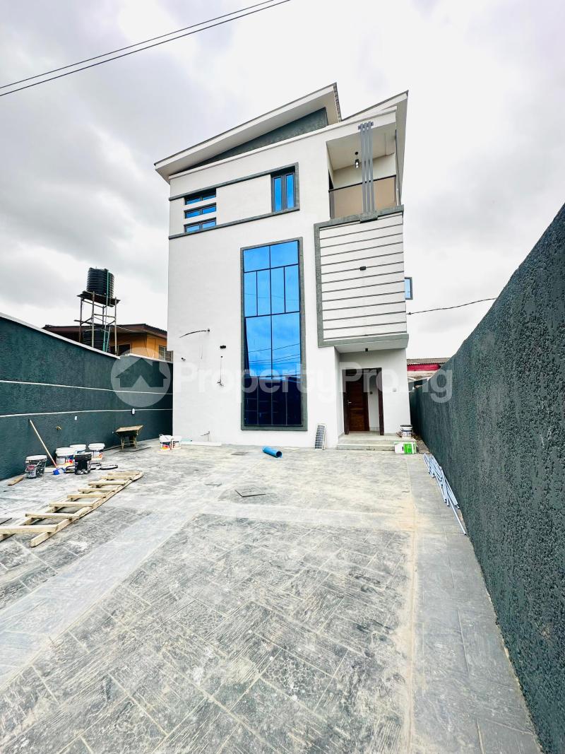 4 bedroom House for sale Gbagada Lagos