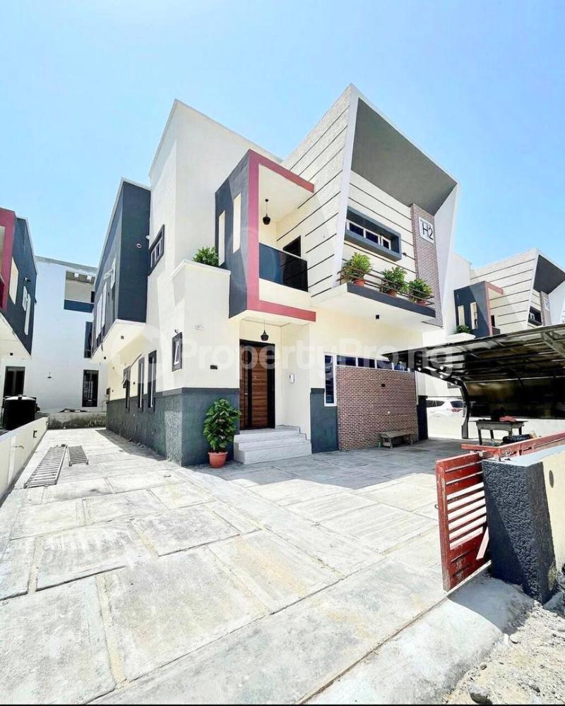 4 bedroom House for sale 2nd Toll Gate Lekki Lagos