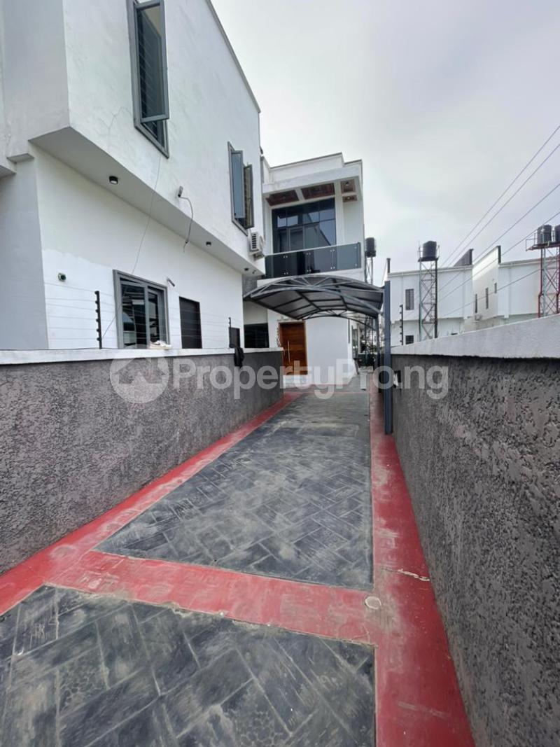 4 bedroom House for rent Van Daniels Estate, Orchid Road 2nd Toll Gate Lekki Lagos
