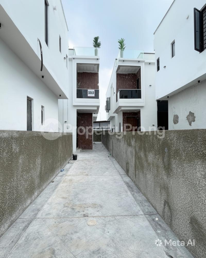 4 bedroom House for sale Ologolo Lekki Lagos