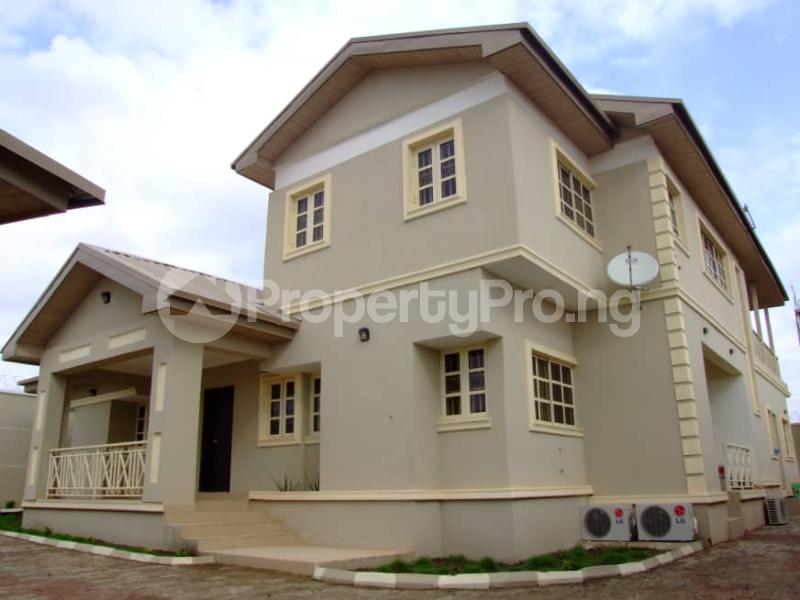 4 bedroom House for sale Tomiwa Awe Avenue, Akala Way Akobo Ibadan Oyo