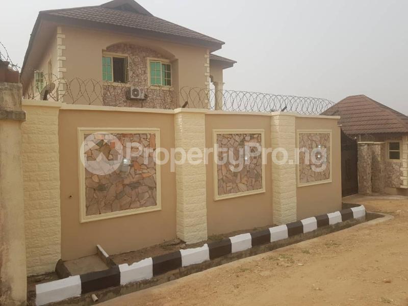 4 bedroom House for sale Abanla Junction( Close To The New Filling Station) Off Ologuneru Road Ibadan Oyo