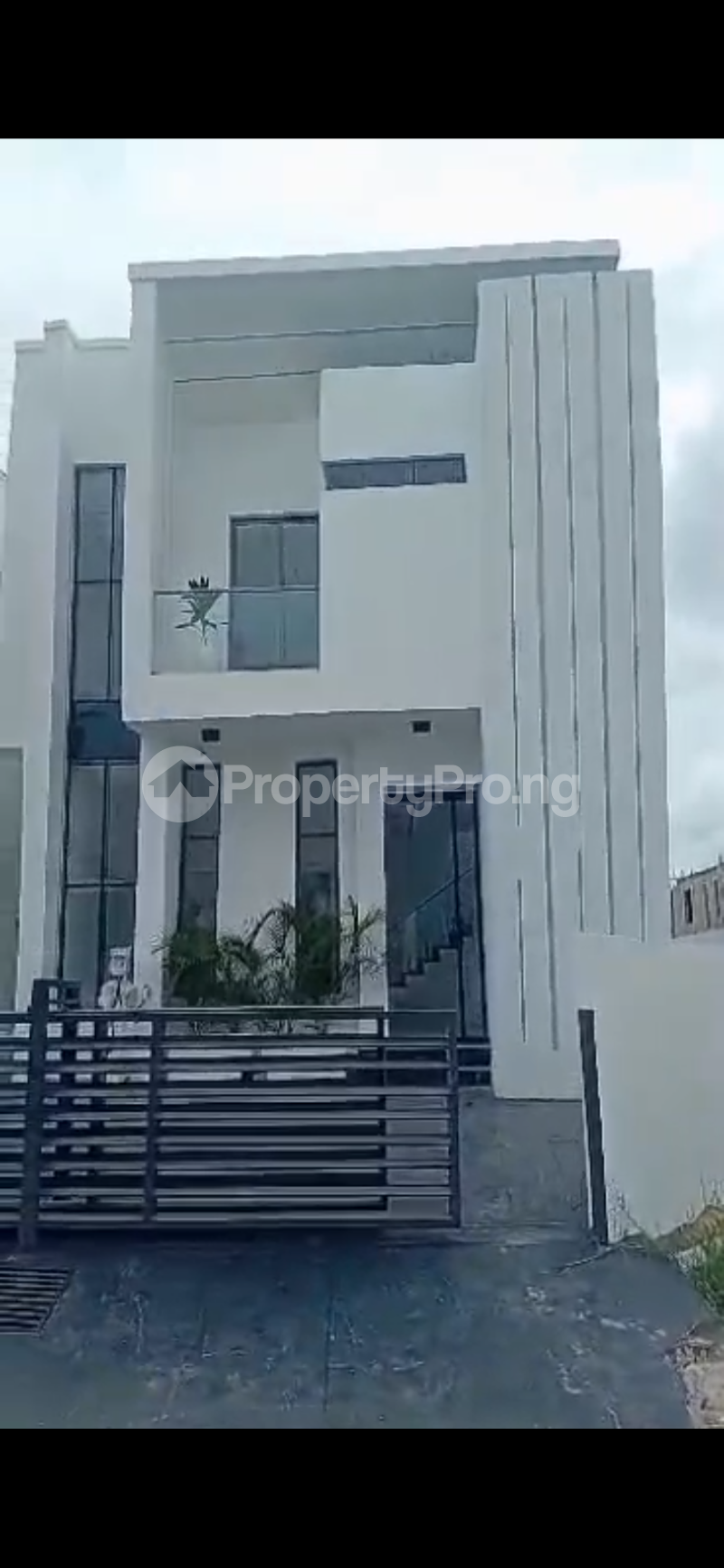 4 bedroom House for sale In An Access Code Estate Chevron Alternative Route Lekki Lagos