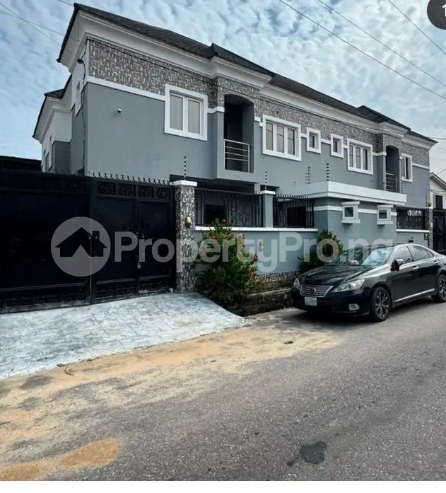 4 bedroom House for sale Surulere Lagos