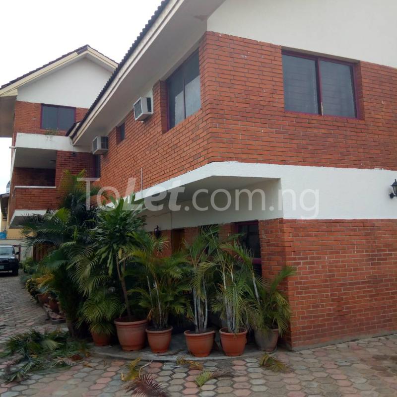 4 bedroom House for rent 31 Adeola Street Atunrase Medina Gbagada Lagos