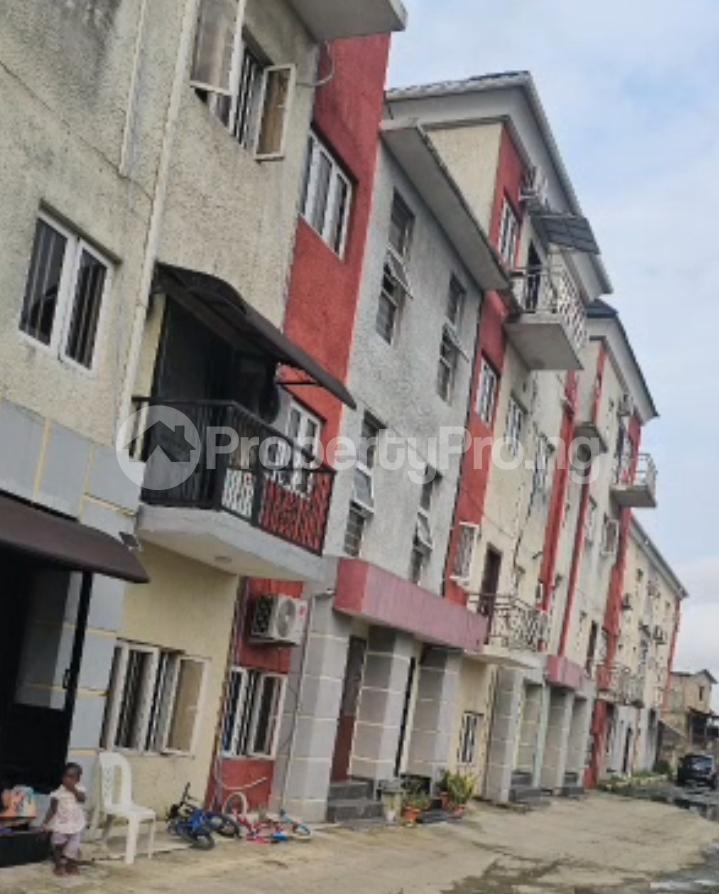 House for sale In A Gated Estate Yaba Lagos