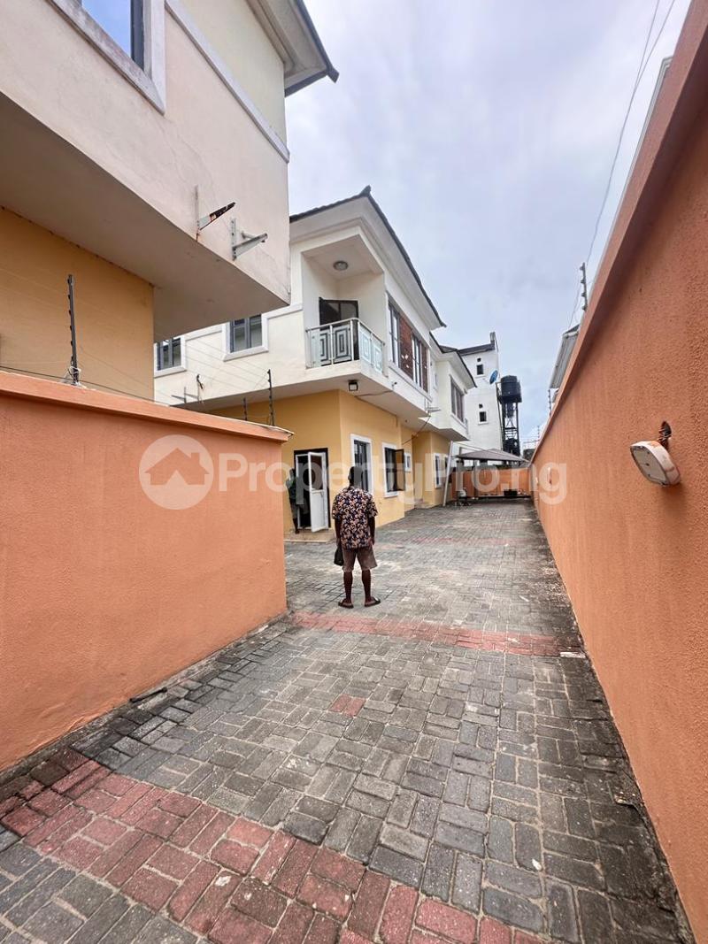 4 bedroom House for rent Bakare Estate Agungi Lekki Lagos