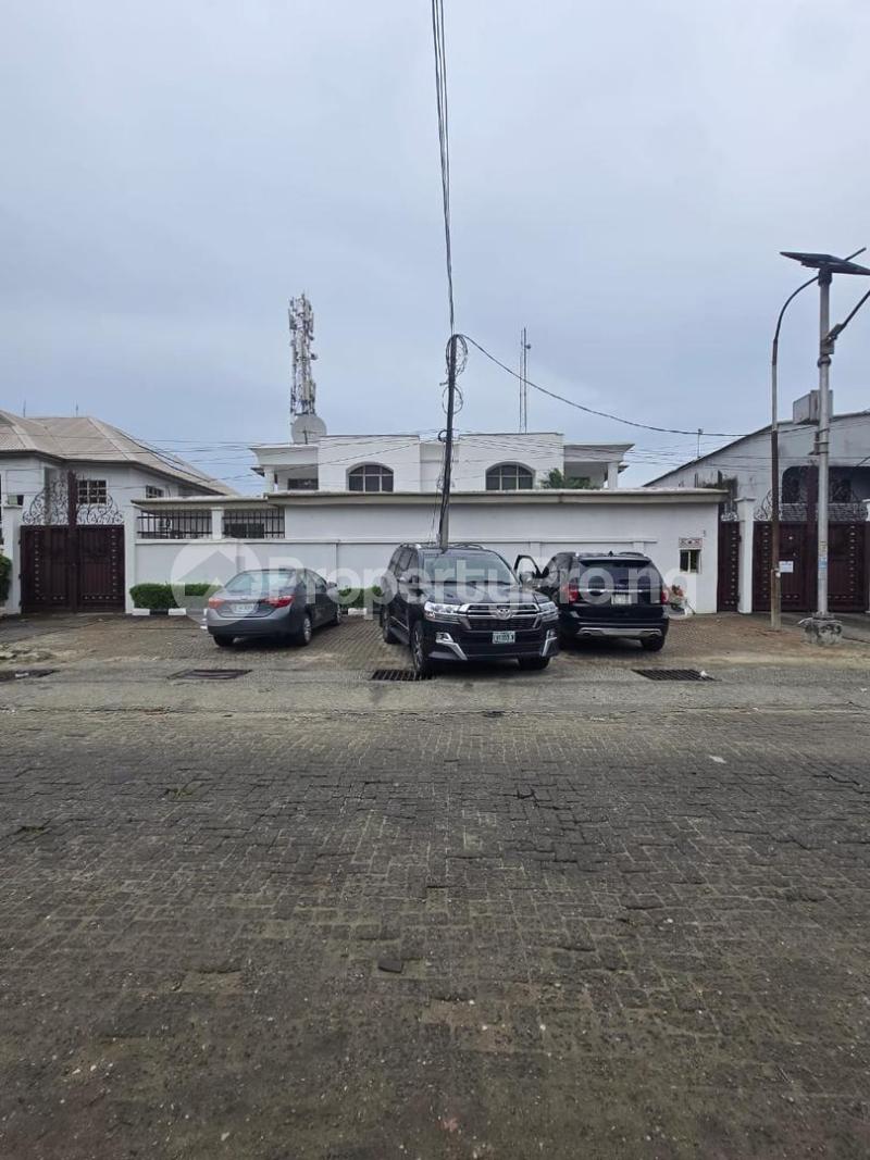 4 bedroom House for rent Admiralty Road Lekki Lagos