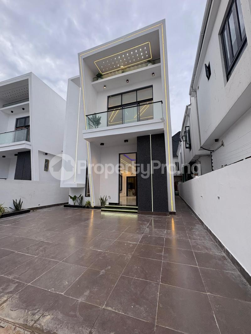 4 bedroom House for sale 2nd Toll Gate Lekki Lagos