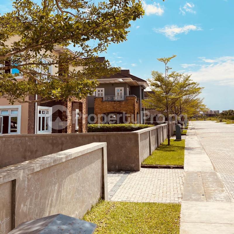 House for sale Abijo Gra Easy Access To Major Highways ?? Off Lekki-Epe Expressway Ajah Lagos